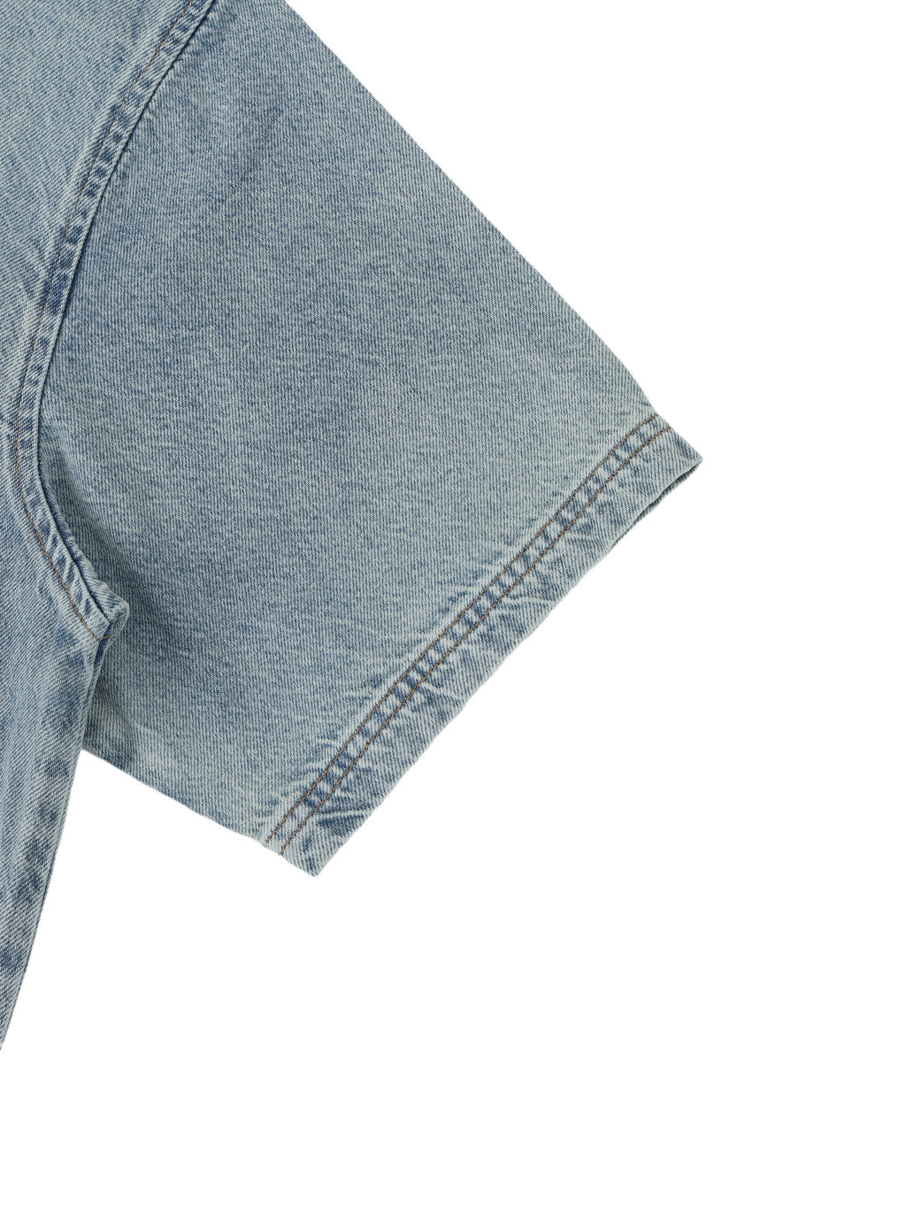 Le T-SHIRT EN DENIM