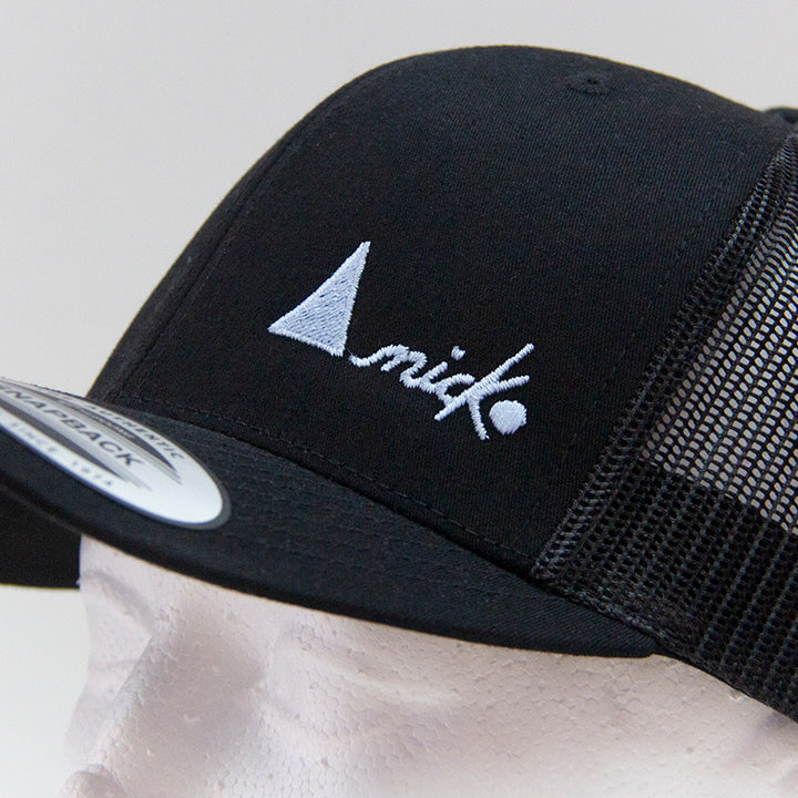 TRUCKER CAP WITH LIGHT GREY LOGO - SNAPBACK